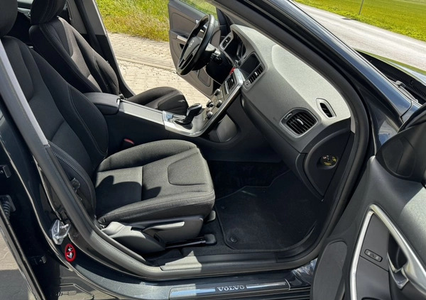 Volvo V60 cena 39999 przebieg: 235000, rok produkcji 2015 z Pajęczno małe 436